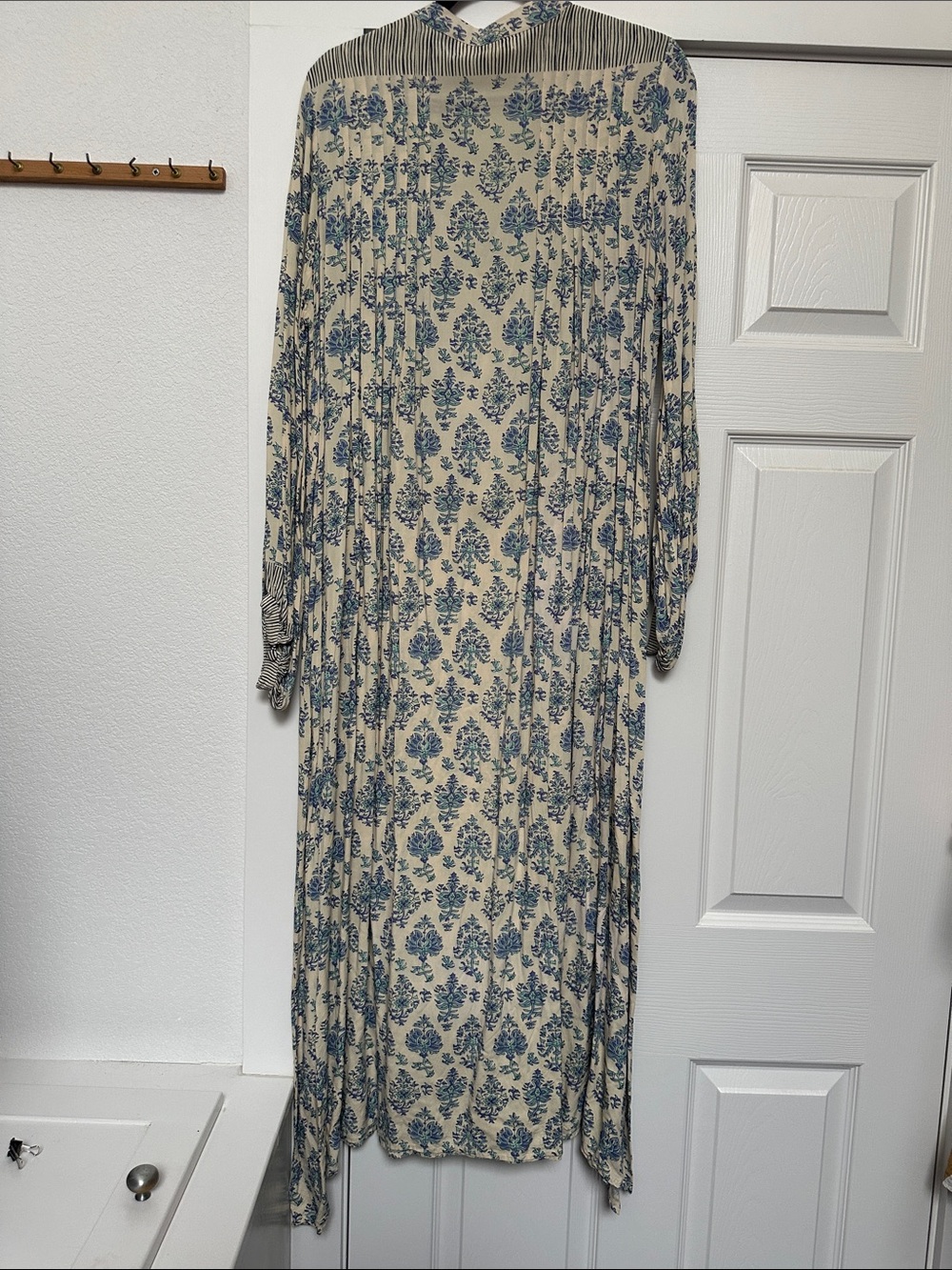 Natalie Martin Cream Maxi Dress with Blue Floral Print - Picture 4 of 4